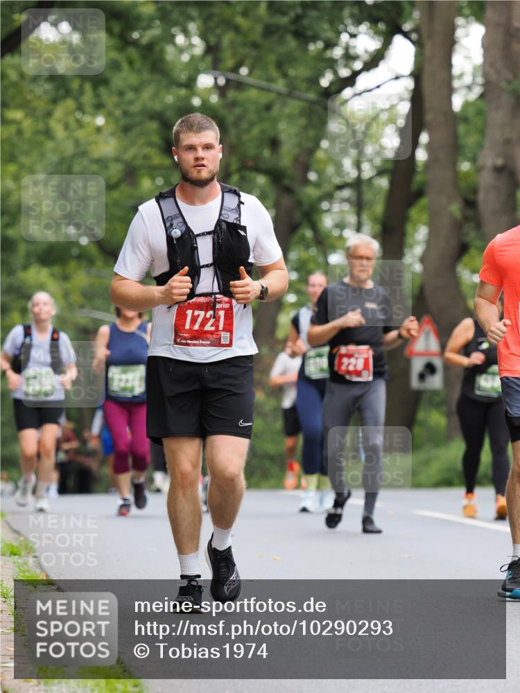 13.09.2026 - 21. swb-Marathon Bremen TobiasT http://msf.ph/oto/10290293 13.09.2026 12:30:54 Laufen 1721, 21, 228 meine-sportfotos.de