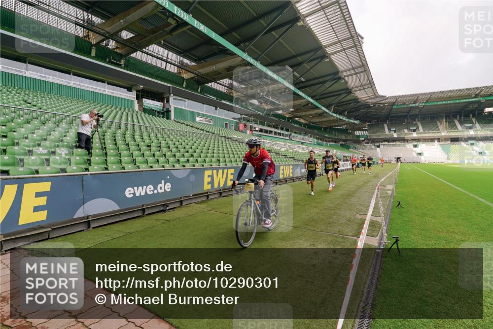 13.09.2026 - 21. swb-Marathon Bremen Michael Burmester http://msf.ph/oto/10290301 13.09.2026 10:15:47 Laufen im Stadion 10597, 12272, 13515, 13525, 13547, 13567, 13627, 13635 meine-sportfotos.de