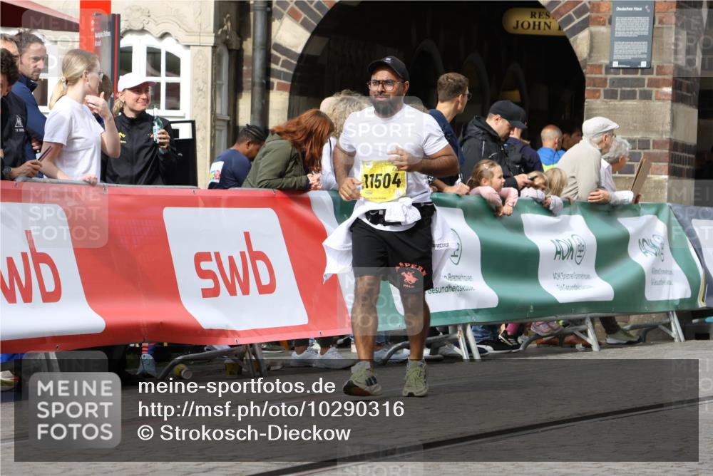 13.09.2026 - 21. swb-Marathon Bremen Strokosch-Dieckow http://msf.ph/oto/10290316 13.09.2026 11:15:41 Ziel 10606, 11424, 10474, 10572, 10900, 11307, 11778, 11897, 11940 meine-sportfotos.de