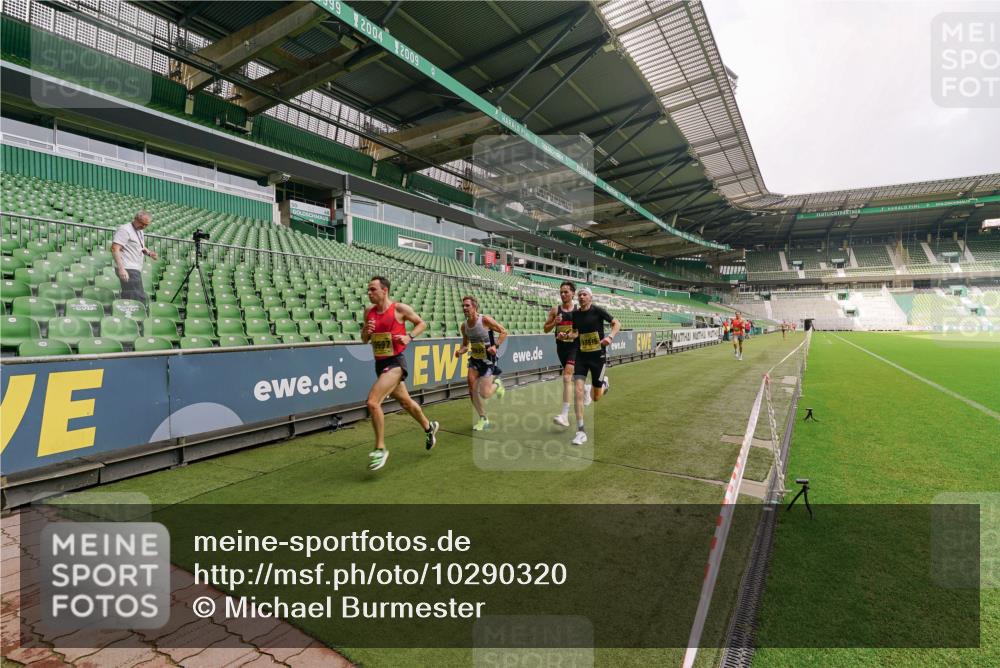 13.09.2026 - 21. swb-Marathon Bremen Michael Burmester http://msf.ph/oto/10290320 13.09.2026 10:15:52 Laufen im Stadion 10597, 12272, 13501, 13515, 13525, 13547, 13567, 13627, 13635 meine-sportfotos.de