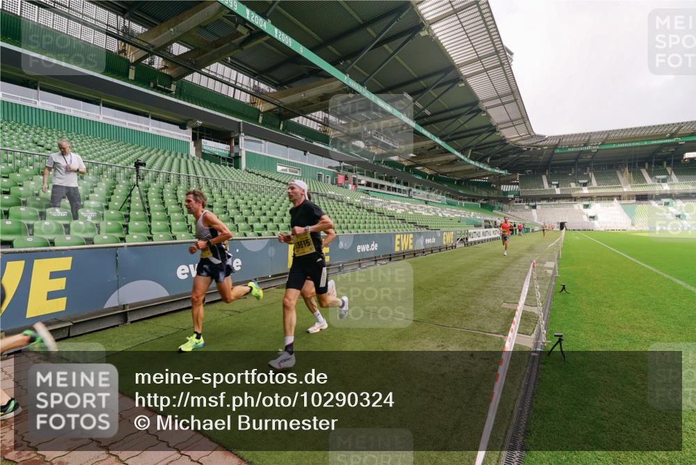 13.09.2026 - 21. swb-Marathon Bremen Michael Burmester http://msf.ph/oto/10290324 13.09.2026 10:15:52 Laufen im Stadion 10597, 12272, 13501, 13515, 13525, 13547, 13567, 13627, 13635 meine-sportfotos.de