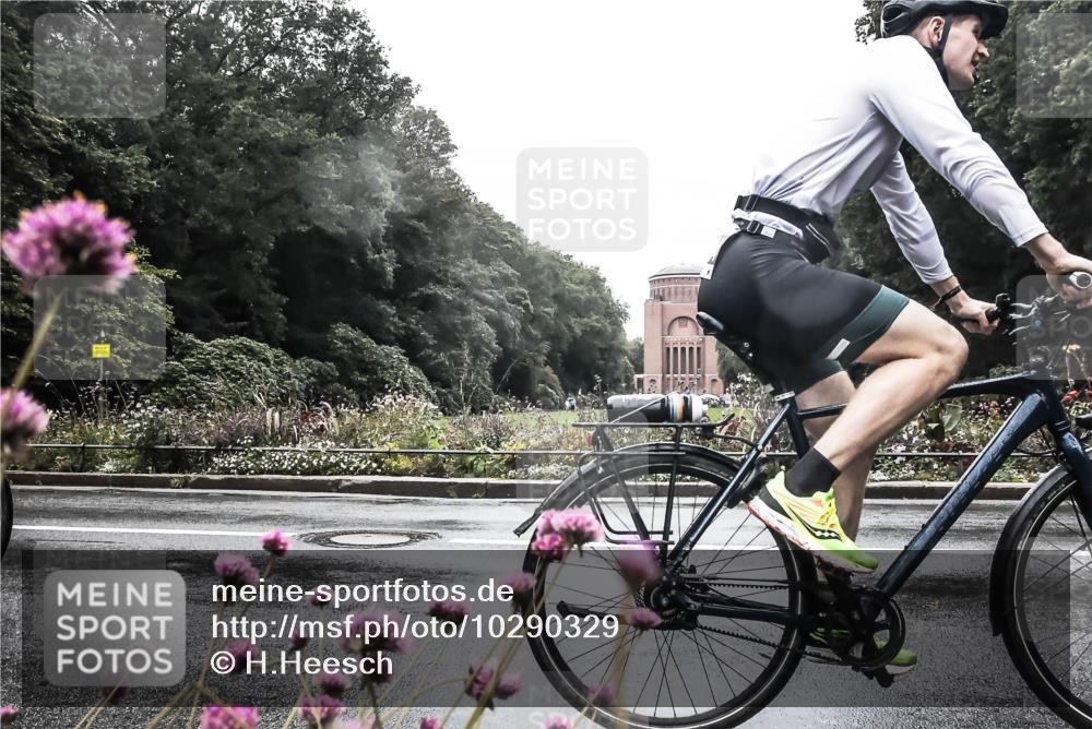 13.09.2026 - Stadtparktriathlon H.Heesch http://msf.ph/oto/10290329 13.09.2026 13:01:28 Radfahren 1384, 1404 meine-sportfotos.de