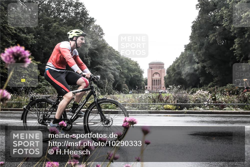 13.09.2026 - Stadtparktriathlon H.Heesch http://msf.ph/oto/10290333 13.09.2026 13:01:28 Radfahren 1384, 1404 meine-sportfotos.de