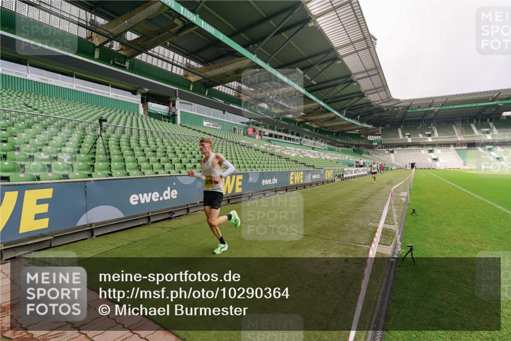 13.09.2026 - 21. swb-Marathon Bremen Michael Burmester http://msf.ph/oto/10290364 13.09.2026 10:16:19 Laufen im Stadion 10597, 12272, 13501, 13510, 13515, 13517, 13525, 13542, 13547, 13567, 13579, 13623, 13627, 13635 meine-sportfotos.de