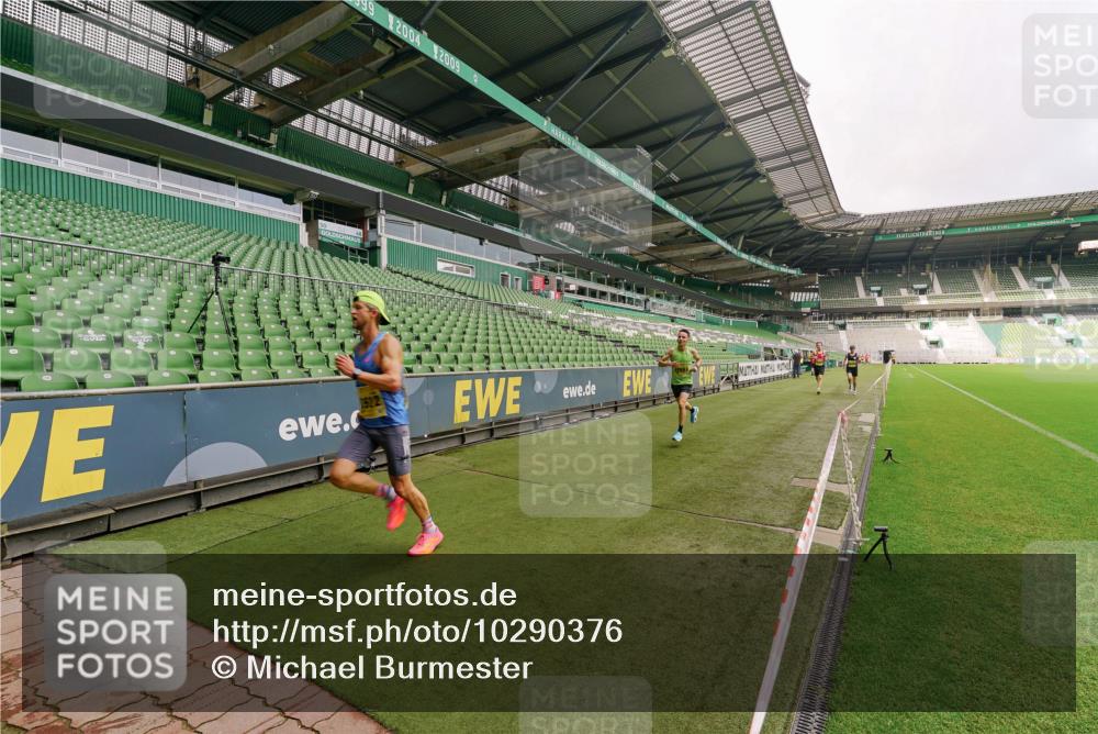 13.09.2026 - 21. swb-Marathon Bremen Michael Burmester http://msf.ph/oto/10290376 13.09.2026 10:16:44 Laufen im Stadion 10597, 12272, 13501, 13510, 13515, 13517, 13522, 13542, 13547, 13561, 13567, 13569, 13576, 13579, 13623, 13627, 13635 meine-sportfotos.de