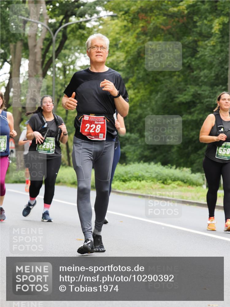 13.09.2026 - 21. swb-Marathon Bremen TobiasT http://msf.ph/oto/10290392 13.09.2026 12:31:05 Laufen 290, 228, 550 meine-sportfotos.de
