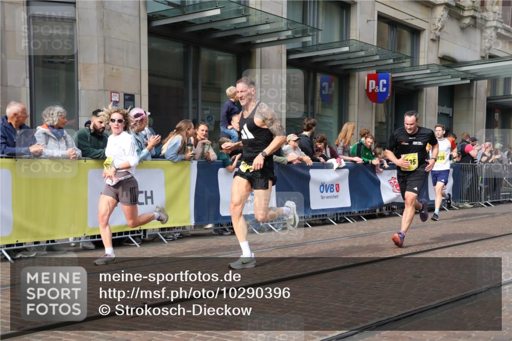 13.09.2026 - 21. swb-Marathon Bremen Strokosch-Dieckow http://msf.ph/oto/10290396 13.09.2026 10:45:17 Ziel 10318, 10352, 10464, 10536, 10541, 10583, 10987, 11015, 11063, 11088, 11209, 11232, 11279, 11478, 11559, 11749, 11835, 11845, 12087, 12290, 12355, 12534, 13532, 13595, 13628, 10096, 10143, 10214, 10398, 10735, 10866, 11020, 11396, 11695, 12054, 12475, 13591 meine-sportfotos.de