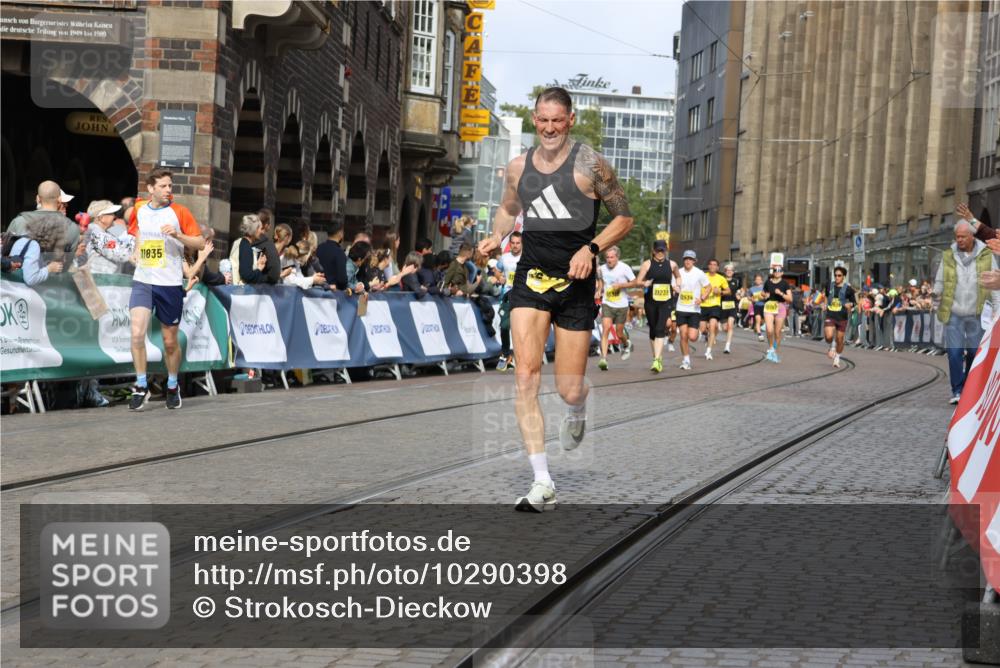13.09.2026 - 21. swb-Marathon Bremen Strokosch-Dieckow http://msf.ph/oto/10290398 13.09.2026 10:45:31 Ziel 10096, 10143, 10214, 10398, 10866, 11020, 11396, 11695, 12054, 12475, 13591, 10464, 10541, 10583, 10987, 11015, 11063, 11279, 11559, 11845, 12087, 12290, 12355, 13532, 13595, 13628 meine-sportfotos.de