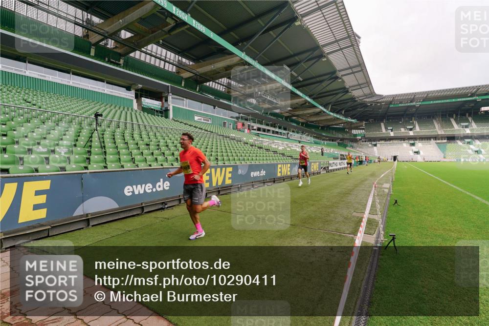 13.09.2026 - 21. swb-Marathon Bremen Michael Burmester http://msf.ph/oto/10290411 13.09.2026 10:17:06 Laufen im Stadion 10597, 12272, 12458, 13501, 13504, 13510, 13515, 13517, 13522, 13542, 13547, 13561, 13567, 13569, 13576, 13579, 13603, 13604, 13623, 13635 meine-sportfotos.de