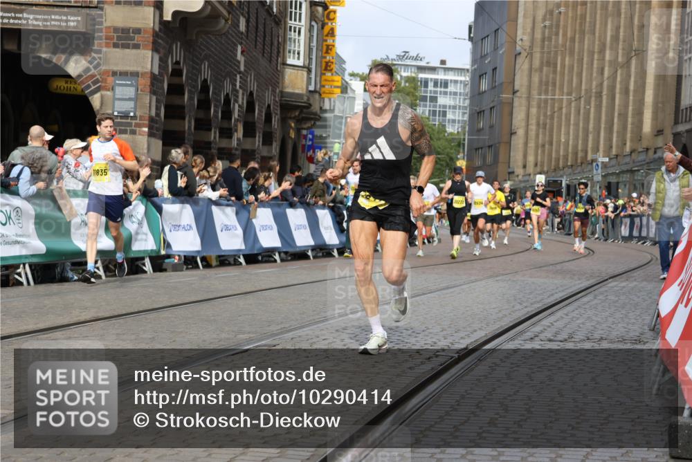 13.09.2026 - 21. swb-Marathon Bremen Strokosch-Dieckow http://msf.ph/oto/10290414 13.09.2026 10:45:31 Ziel 10096, 10143, 10214, 10398, 10866, 11020, 11396, 11695, 12054, 12475, 13591, 10464, 10541, 10583, 10987, 11015, 11063, 11279, 11559, 11845, 12087, 12290, 12355, 13532, 13595, 13628 meine-sportfotos.de