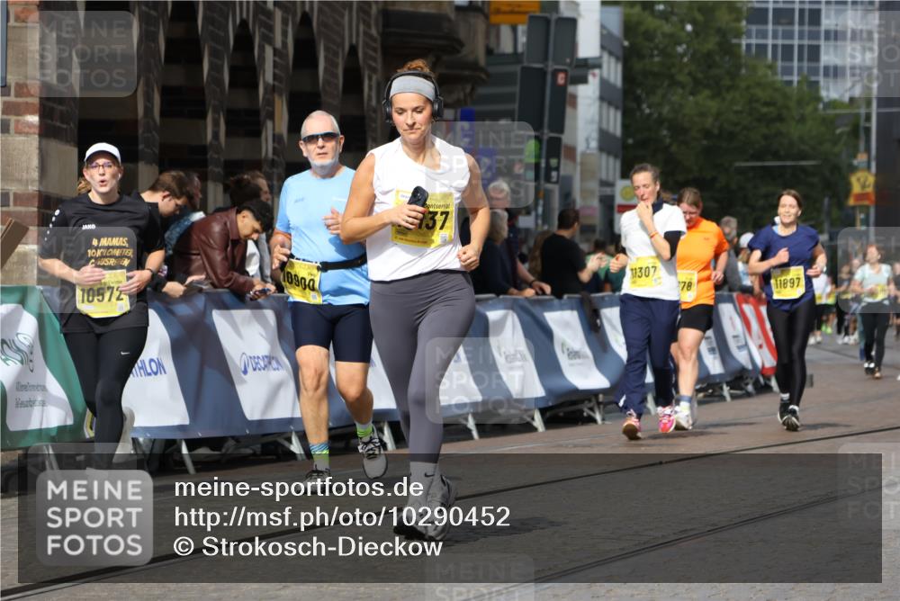 13.09.2026 - 21. swb-Marathon Bremen Strokosch-Dieckow http://msf.ph/oto/10290452 13.09.2026 11:15:50 Ziel 10606, 11504, 10474, 10665, 11217, 11549, 11613, 11940, 12046, 12306 meine-sportfotos.de