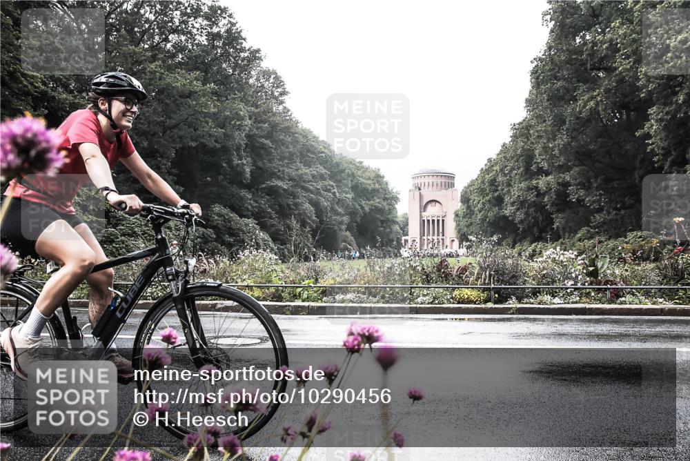 13.09.2026 - Stadtparktriathlon H.Heesch http://msf.ph/oto/10290456 13.09.2026 11:54:09 Radfahren 759, 882, 926 meine-sportfotos.de