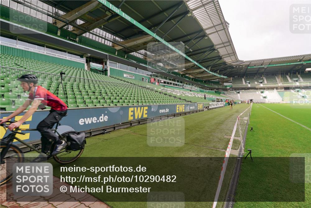 13.09.2026 - 21. swb-Marathon Bremen Michael Burmester http://msf.ph/oto/10290482 13.09.2026 10:17:45 Laufen im Stadion 10597, 12272, 12457, 12458, 13501, 13504, 13510, 13515, 13517, 13522, 13536, 13542, 13543, 13547, 13554, 13561, 13567, 13569, 13571, 13572, 13576, 13579, 13582, 13602, 13603, 13604, 13623, 13630, 13635, 13643 meine-sportfotos.de
