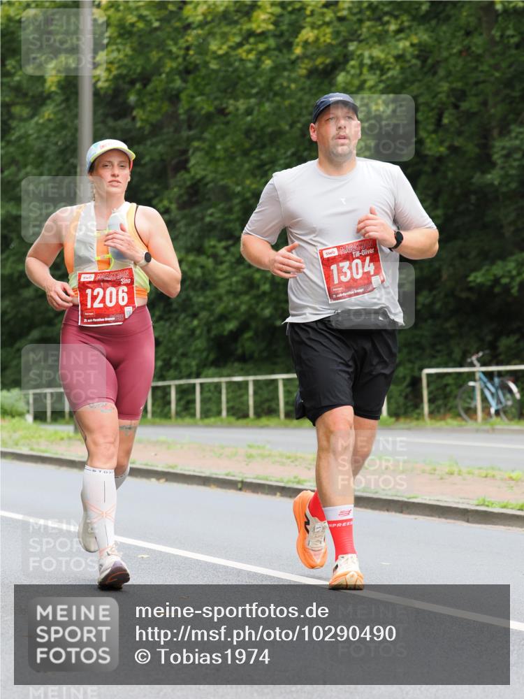 13.09.2026 - 21. swb-Marathon Bremen TobiasT http://msf.ph/oto/10290490 13.09.2026 12:31:15 Laufen 1206, 2, 026, 1304, 21, 26 meine-sportfotos.de