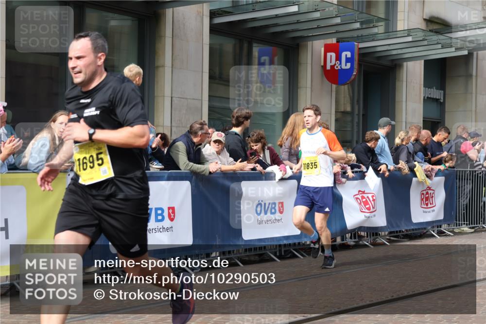 13.09.2026 - 21. swb-Marathon Bremen Strokosch-Dieckow http://msf.ph/oto/10290503 13.09.2026 10:45:18 Ziel 10318, 10352, 10464, 10536, 10541, 10583, 10987, 11015, 11063, 11088, 11209, 11232, 11279, 11478, 11559, 11749, 11762, 11835, 11845, 12087, 12290, 12355, 12534, 13532, 13595, 13628, 10096, 10143, 10214, 10398, 10735, 10866, 11020, 11396, 11695, 12054, 12475, 13591 meine-sportfotos.de