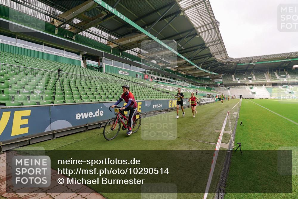 13.09.2026 - 21. swb-Marathon Bremen Michael Burmester http://msf.ph/oto/10290514 13.09.2026 10:18:02 Laufen im Stadion 12457, 12458, 13504, 13510, 13517, 13522, 13533, 13536, 13542, 13543, 13554, 13561, 13564, 13569, 13571, 13572, 13573, 13576, 13579, 13582, 13602, 13603, 13604, 13623, 13630, 13632, 13638, 13639, 13643, 13525 meine-sportfotos.de