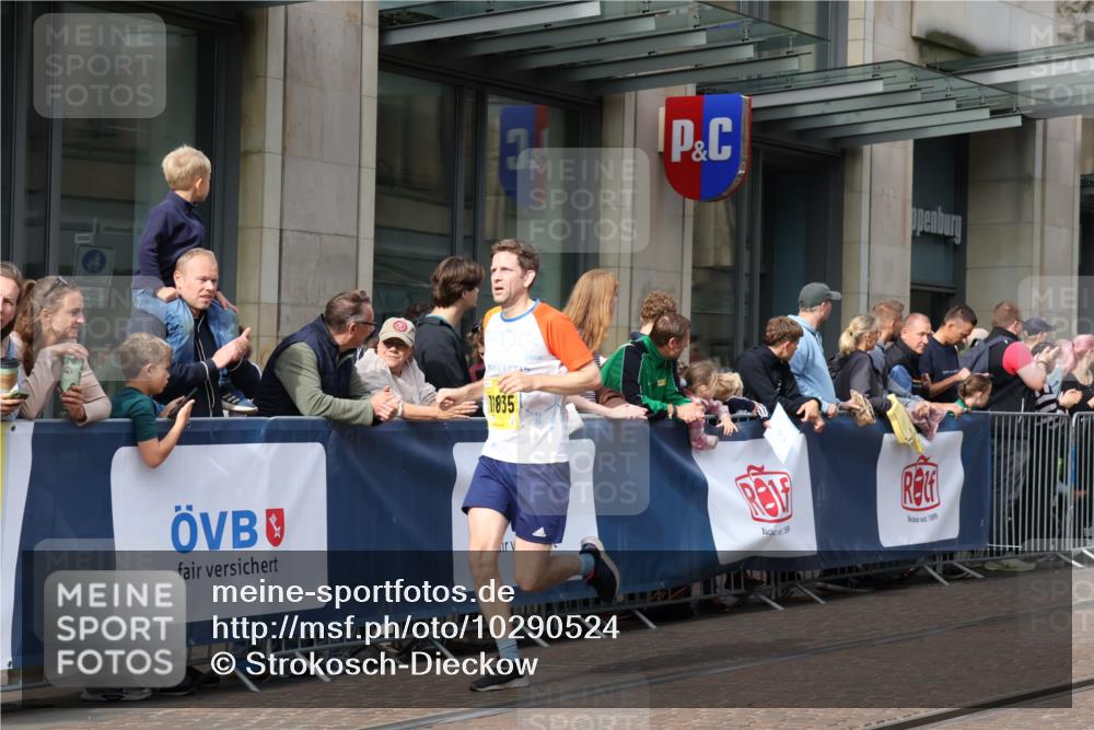 13.09.2026 - 21. swb-Marathon Bremen Strokosch-Dieckow http://msf.ph/oto/10290524 13.09.2026 10:45:19 Ziel 10318, 10352, 10464, 10536, 10541, 10583, 10987, 11015, 11063, 11088, 11209, 11232, 11279, 11478, 11559, 11749, 11762, 11835, 11845, 12087, 12290, 12355, 12534, 13532, 13595, 13628, 10096, 10143, 10214, 10398, 10866, 11020, 11396, 11695, 11835, 12054, 12475, 13591 meine-sportfotos.de