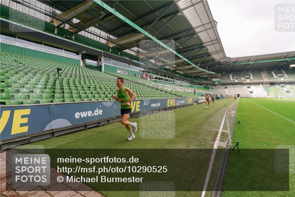 13.09.2026 - 21. swb-Marathon Bremen Michael Burmester http://msf.ph/oto/10290525 13.09.2026 10:18:07 Laufen im Stadion 12457, 12458, 13504, 13510, 13517, 13522, 13533, 13534, 13536, 13542, 13543, 13554, 13561, 13564, 13569, 13571, 13572, 13573, 13576, 13579, 13582, 13599, 13602, 13603, 13604, 13618, 13623, 13630, 13632, 13638, 13639, 13643, 13525 meine-sportfotos.de