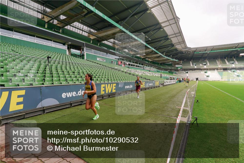 13.09.2026 - 21. swb-Marathon Bremen Michael Burmester http://msf.ph/oto/10290532 13.09.2026 10:18:11 Laufen im Stadion 12457, 12458, 13504, 13510, 13517, 13522, 13533, 13534, 13536, 13542, 13543, 13554, 13561, 13564, 13569, 13571, 13572, 13573, 13576, 13579, 13582, 13599, 13602, 13603, 13604, 13618, 13623, 13630, 13632, 13638, 13639, 13643, 13525, 13627 meine-sportfotos.de