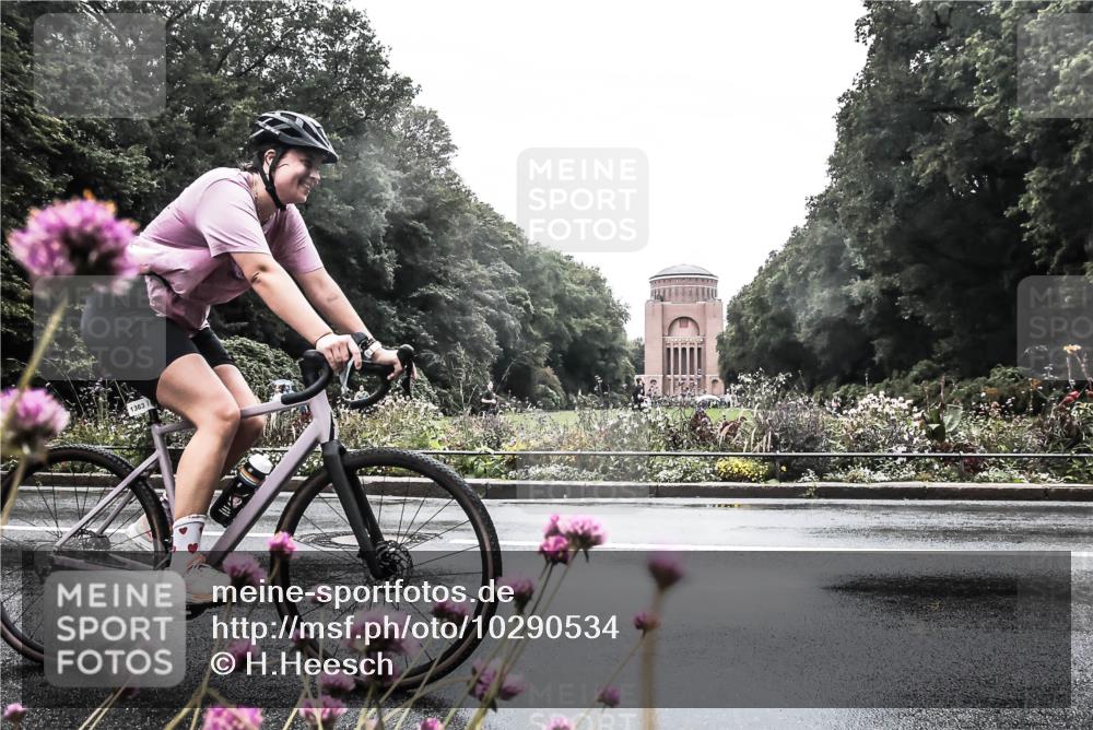 13.09.2026 - Stadtparktriathlon H.Heesch http://msf.ph/oto/10290534 13.09.2026 13:02:29 Radfahren 1334, 1363 meine-sportfotos.de