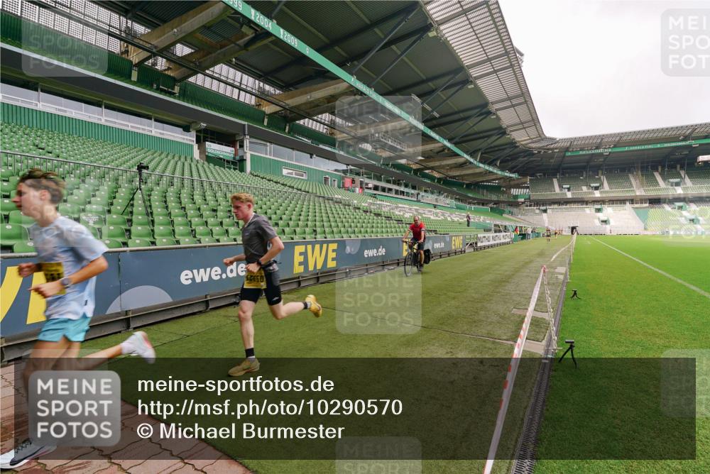 13.09.2026 - 21. swb-Marathon Bremen Michael Burmester http://msf.ph/oto/10290570 13.09.2026 10:18:24 Laufen im Stadion 11652, 12457, 12458, 13504, 13510, 13522, 13533, 13534, 13536, 13543, 13550, 13554, 13561, 13564, 13569, 13571, 13572, 13573, 13576, 13579, 13581, 13582, 13599, 13602, 13603, 13604, 13618, 13622, 13630, 13632, 13638, 13639, 13643, 13525, 13627 meine-sportfotos.de