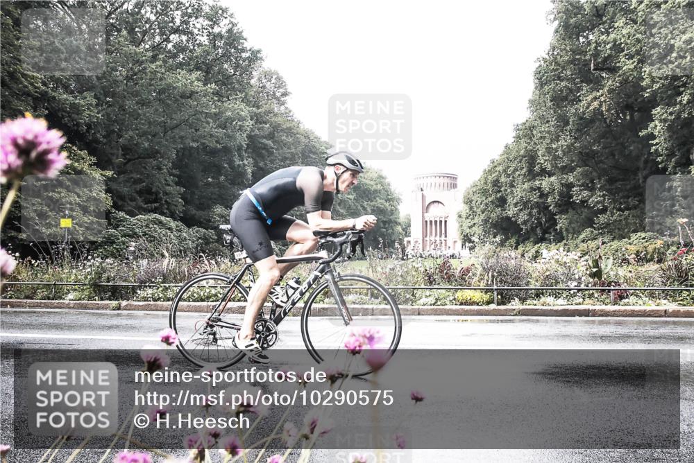 13.09.2026 - Stadtparktriathlon H.Heesch http://msf.ph/oto/10290575 13.09.2026 11:55:01 Radfahren 733, 754, 891, 1017 meine-sportfotos.de