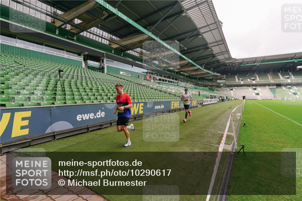 13.09.2026 - 21. swb-Marathon Bremen Michael Burmester http://msf.ph/oto/10290617 13.09.2026 10:18:54 Laufen im Stadion 10366, 10475, 11481, 11652, 12457, 12458, 13504, 13530, 13533, 13534, 13536, 13541, 13543, 13550, 13554, 13561, 13564, 13571, 13572, 13573, 13581, 13582, 13599, 13602, 13603, 13604, 13618, 13622, 13630, 13632, 13638, 13639, 13643, 13525, 13627 meine-sportfotos.de