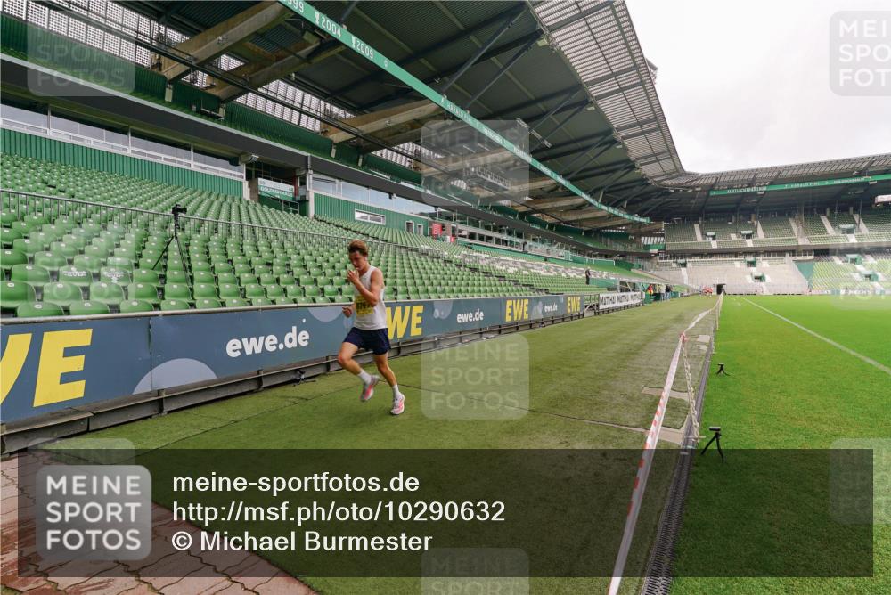 13.09.2026 - 21. swb-Marathon Bremen Michael Burmester http://msf.ph/oto/10290632 13.09.2026 10:19:06 Laufen im Stadion 10366, 10475, 11481, 11652, 12457, 12458, 13504, 13530, 13533, 13534, 13536, 13541, 13543, 13550, 13554, 13564, 13571, 13572, 13573, 13581, 13582, 13599, 13602, 13603, 13618, 13622, 13630, 13632, 13638, 13639, 13643, 12272, 13525, 13547, 13627 meine-sportfotos.de