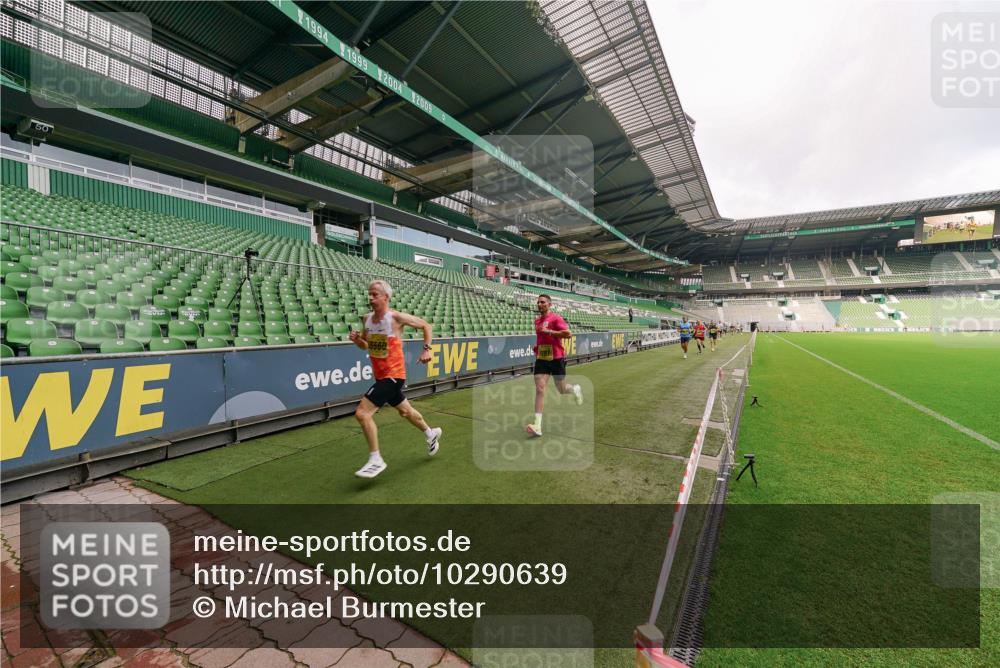 13.09.2026 - 21. swb-Marathon Bremen Michael Burmester http://msf.ph/oto/10290639 13.09.2026 10:19:24 Laufen im Stadion 10366, 10475, 11197, 11418, 11481, 11652, 12358, 12457, 13530, 13533, 13534, 13536, 13541, 13543, 13550, 13554, 13560, 13564, 13571, 13572, 13573, 13581, 13582, 13599, 13601, 13602, 13610, 13618, 13622, 13632, 13638, 13639, 13643, 10597, 12272, 13501, 13515, 13525, 13547, 13567, 13627, 13635 meine-sportfotos.de