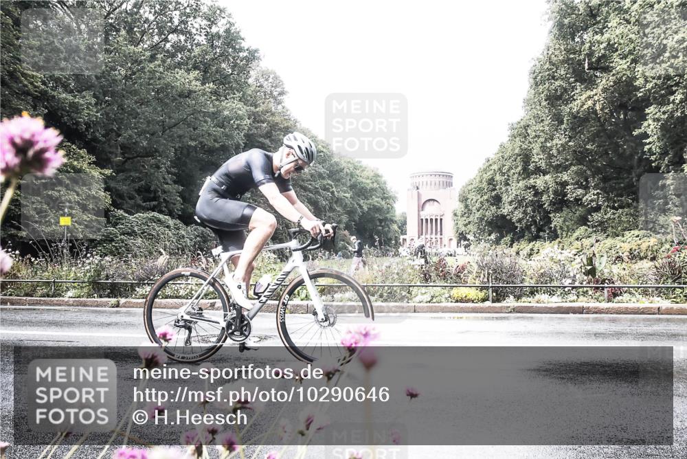 13.09.2026 - Stadtparktriathlon H.Heesch http://msf.ph/oto/10290646 13.09.2026 11:55:27 Radfahren 831, 867, 925 meine-sportfotos.de