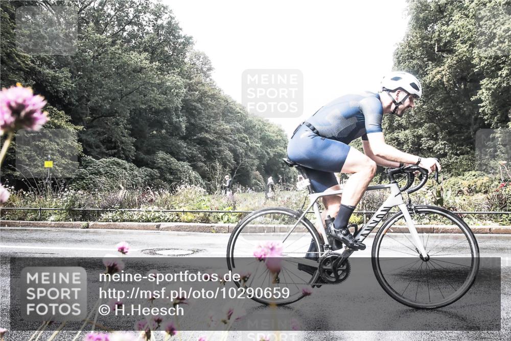13.09.2026 - Stadtparktriathlon H.Heesch http://msf.ph/oto/10290659 13.09.2026 11:55:29 Radfahren 831, 867, 925 meine-sportfotos.de