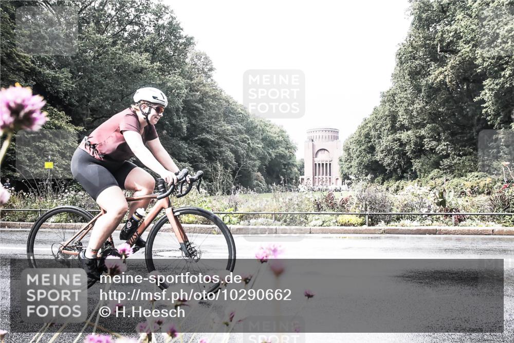 13.09.2026 - Stadtparktriathlon H.Heesch http://msf.ph/oto/10290662 13.09.2026 11:55:36 Radfahren 826 meine-sportfotos.de