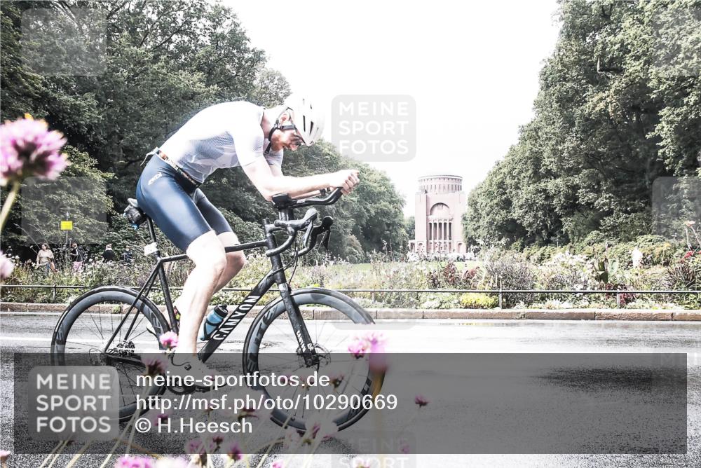 13.09.2026 - Stadtparktriathlon H.Heesch http://msf.ph/oto/10290669 13.09.2026 11:55:40 Radfahren 873, 892 meine-sportfotos.de
