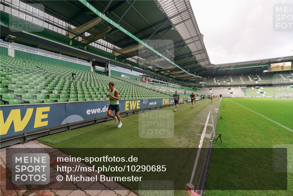 13.09.2026 - 21. swb-Marathon Bremen Michael Burmester http://msf.ph/oto/10290685 13.09.2026 10:19:35 Laufen im Stadion 10366, 10475, 10994, 11197, 11418, 11481, 11512, 11652, 12358, 12413, 13505, 13530, 13533, 13534, 13536, 13540, 13541, 13543, 13550, 13554, 13560, 13564, 13573, 13581, 13582, 13599, 13601, 13602, 13605, 13610, 13618, 13622, 13632, 13633, 13638, 13639, 13643, 10597, 12272, 13501, 13515, 13517, 13525, 13542, 13547, 13567, 13623, 13627, 13635 meine-sportfotos.de