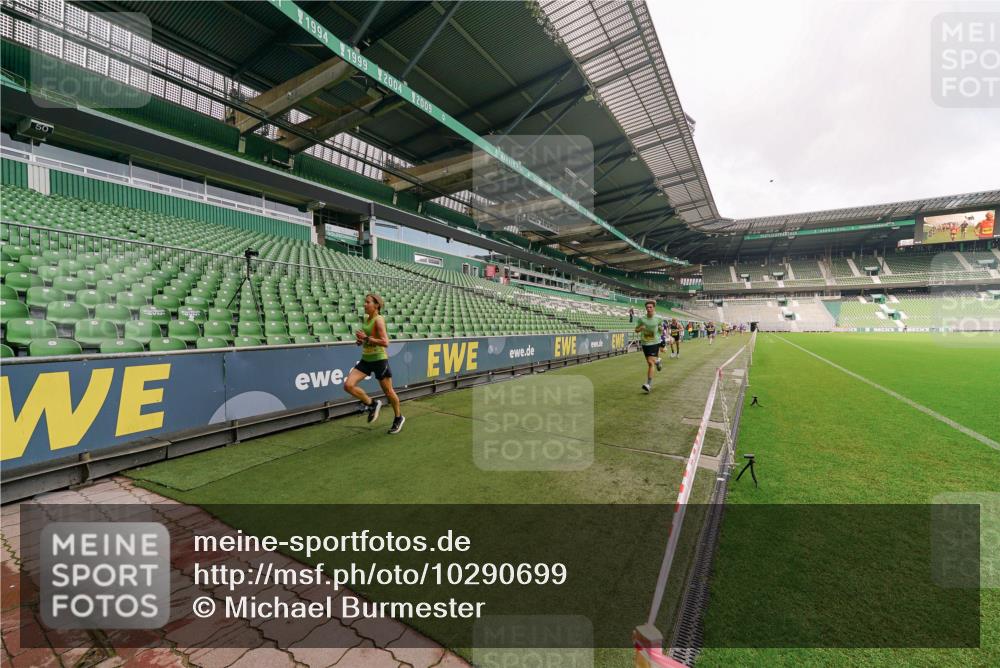 13.09.2026 - 21. swb-Marathon Bremen Michael Burmester http://msf.ph/oto/10290699 13.09.2026 10:19:39 Laufen im Stadion 10366, 10475, 10994, 11176, 11197, 11418, 11481, 11512, 11652, 12358, 12413, 13505, 13530, 13533, 13534, 13536, 13540, 13541, 13543, 13550, 13558, 13560, 13564, 13573, 13581, 13582, 13588, 13599, 13601, 13605, 13610, 13618, 13622, 13632, 13633, 13638, 13639, 13643, 10597, 12272, 13501, 13510, 13515, 13517, 13525, 13542, 13547, 13567, 13579, 13623, 13627, 13635 meine-sportfotos.de