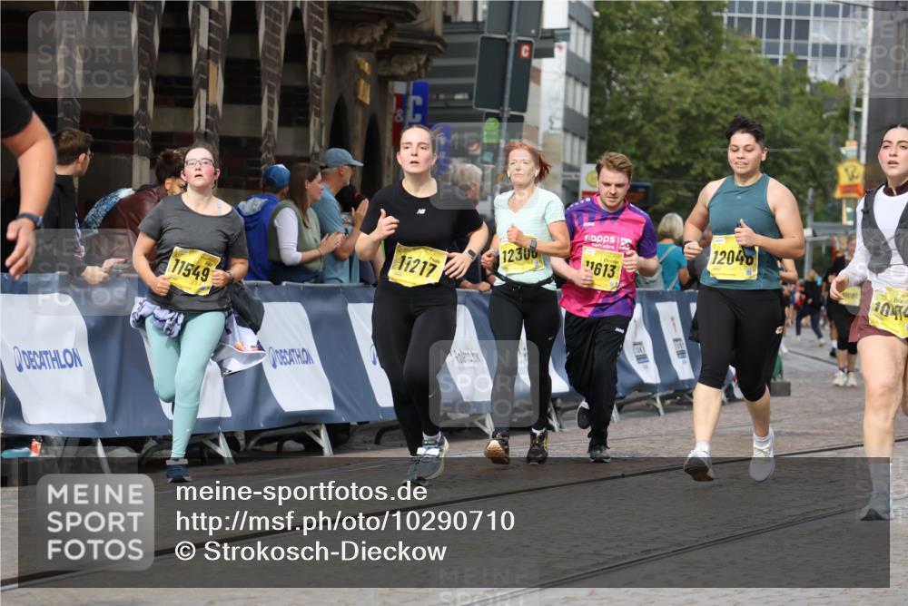 13.09.2026 - 21. swb-Marathon Bremen Strokosch-Dieckow http://msf.ph/oto/10290710 13.09.2026 11:16:04 Ziel 10572, 10900, 11307, 11504, 11778, 11897, 11940, 12137, 11026, 11081, 11139, 11181, 11200, 11264, 11385, 11448, 11573, 11768, 12151, 12539, 13508 meine-sportfotos.de