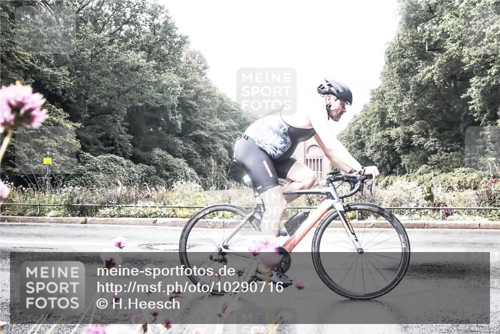 13.09.2026 - Stadtparktriathlon H.Heesch http://msf.ph/oto/10290716 13.09.2026 11:56:06 Radfahren 745, 857, 927, 965 meine-sportfotos.de