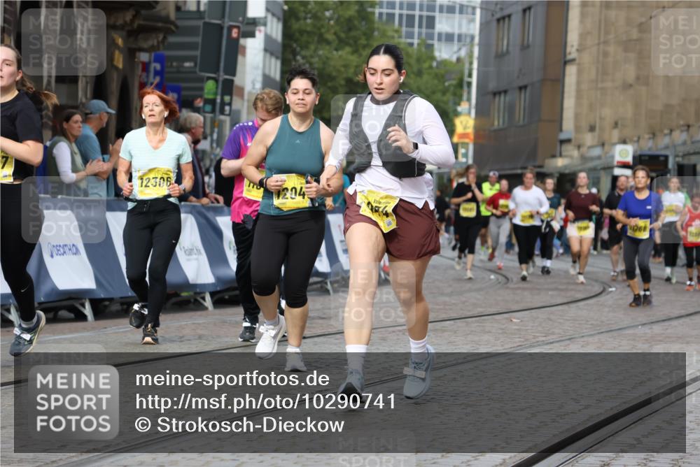 13.09.2026 - 21. swb-Marathon Bremen Strokosch-Dieckow http://msf.ph/oto/10290741 13.09.2026 11:16:05 Ziel 10572, 10900, 11307, 11778, 11897, 11940, 12137, 11026, 11081, 11139, 11181, 11200, 11264, 11385, 11448, 11573, 11768, 12151, 12539, 13508 meine-sportfotos.de