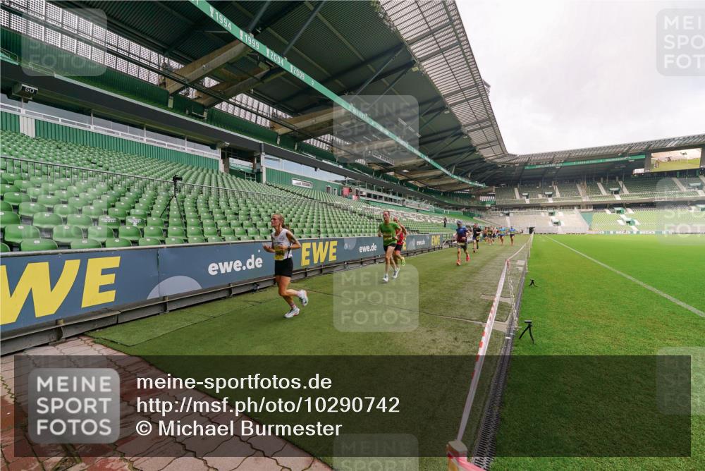 13.09.2026 - 21. swb-Marathon Bremen Michael Burmester http://msf.ph/oto/10290742 13.09.2026 10:19:52 Laufen im Stadion 10261, 10262, 10366, 10475, 10818, 10994, 11067, 11068, 11176, 11197, 11418, 11481, 11512, 11652, 12324, 12358, 12413, 12540, 13505, 13530, 13533, 13534, 13536, 13540, 13541, 13550, 13558, 13560, 13564, 13573, 13581, 13583, 13588, 13590, 13599, 13601, 13605, 13610, 13618, 13619, 13622, 13632, 13633, 13637, 13638, 13639, 10597, 12272, 13501, 13510, 13515, 13517, 13525, 13542, 13547, 13567, 13579, 13623, 13627, 13635 meine-sportfotos.de