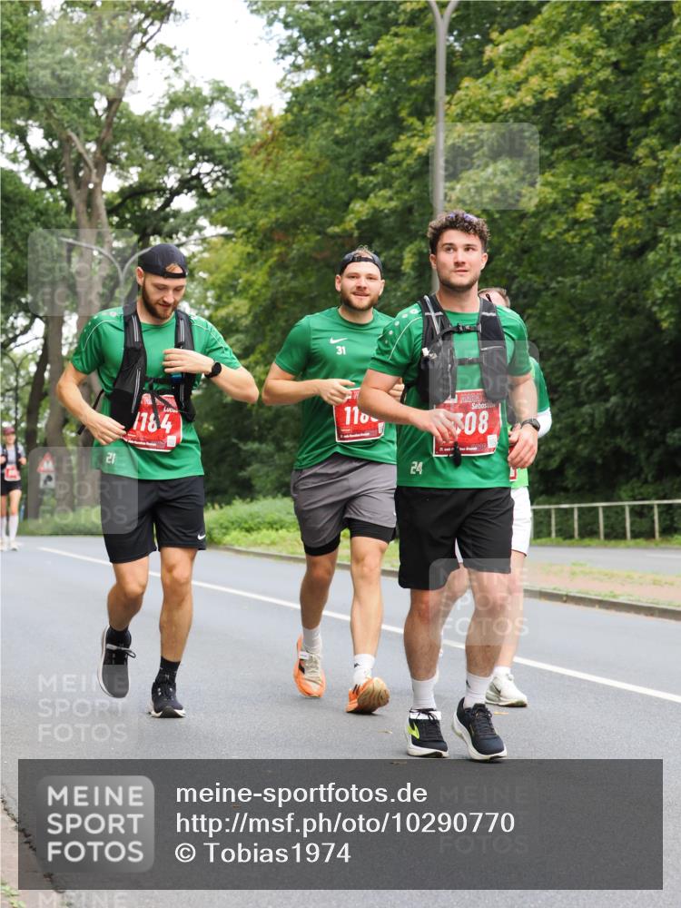 13.09.2026 - 21. swb-Marathon Bremen TobiasT http://msf.ph/oto/10290770 13.09.2026 12:32:20 Laufen 31, 21, 1784, 110, 24, 08 meine-sportfotos.de