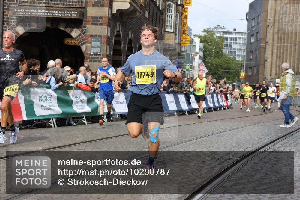 13.09.2026 - 21. swb-Marathon Bremen Strokosch-Dieckow http://msf.ph/oto/10290787 13.09.2026 10:45:42 Ziel 10143, 10318, 10352, 10398, 10536, 10866, 11020, 11088, 11209, 11232, 11396, 11478, 11695, 11749, 11835, 12054, 12475, 12534, 10436, 10987, 11015, 11279, 11762, 12033, 12069, 12556, 12557, 13595 meine-sportfotos.de