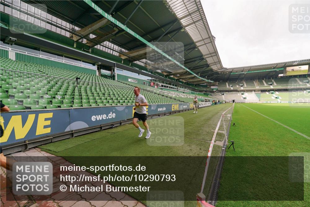 13.09.2026 - 21. swb-Marathon Bremen Michael Burmester http://msf.ph/oto/10290793 13.09.2026 10:20:14 Laufen im Stadion 10261, 10262, 10366, 10475, 10818, 10961, 10994, 11067, 11068, 11176, 11197, 11418, 11481, 11512, 11652, 11964, 12289, 12324, 12358, 12413, 12540, 13505, 13514, 13530, 13534, 13540, 13541, 13550, 13558, 13560, 13581, 13583, 13588, 13590, 13599, 13601, 13605, 13610, 13618, 13619, 13622, 13633, 13637, 10597, 12272, 13501, 13510, 13515, 13517, 13522, 13542, 13547, 13561, 13567, 13569, 13579, 13623, 13635 meine-sportfotos.de