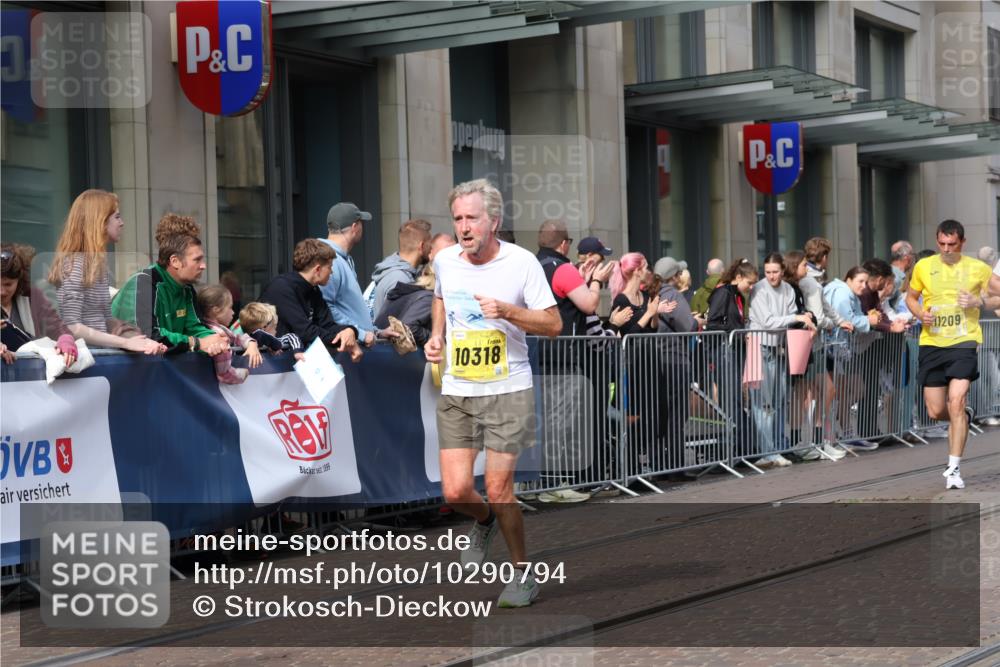 13.09.2026 - 21. swb-Marathon Bremen Strokosch-Dieckow http://msf.ph/oto/10290794 13.09.2026 10:45:23 Ziel 10352, 10464, 10536, 10541, 10583, 10987, 11015, 11063, 11088, 11209, 11232, 11279, 11559, 11749, 11762, 11845, 12033, 12069, 12087, 12290, 12355, 13532, 13595, 13628, 10096, 10143, 10214, 10318, 10398, 10866, 11020, 11232, 11396, 11478, 11695, 11835, 12054, 12475, 12534, 13591 meine-sportfotos.de