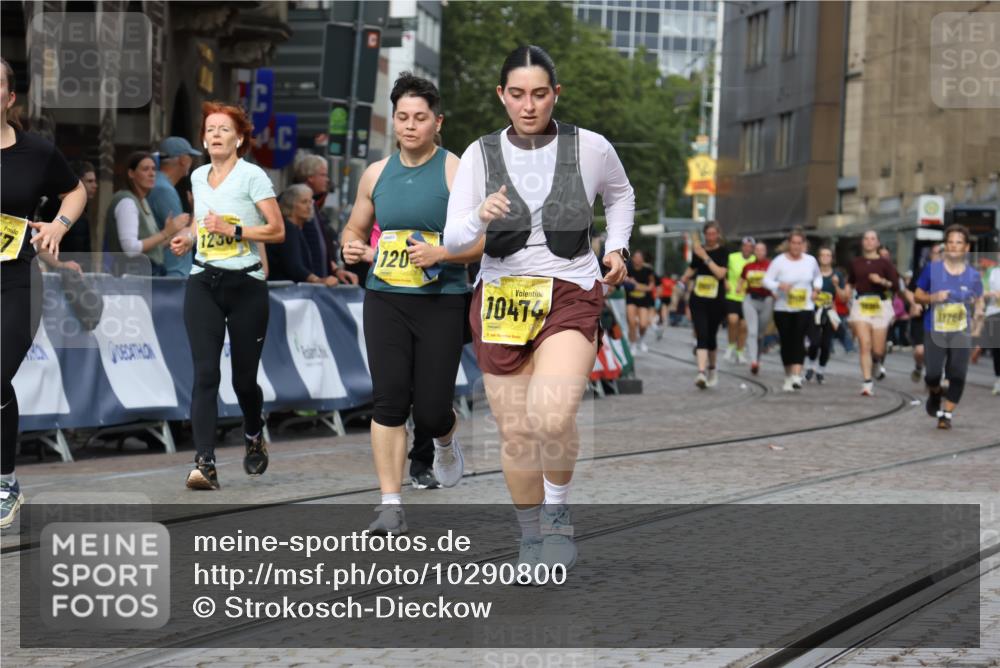 13.09.2026 - 21. swb-Marathon Bremen Strokosch-Dieckow http://msf.ph/oto/10290800 13.09.2026 11:16:05 Ziel 10572, 10900, 11307, 11778, 11897, 11940, 12137, 11026, 11081, 11139, 11181, 11200, 11264, 11385, 11448, 11573, 11768, 12151, 12539, 13508 meine-sportfotos.de