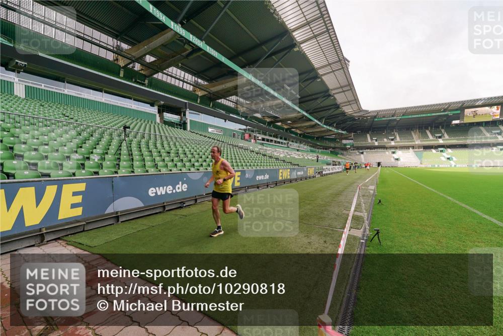 13.09.2026 - 21. swb-Marathon Bremen Michael Burmester http://msf.ph/oto/10290818 13.09.2026 10:20:45 Laufen im Stadion 10244, 10261, 10262, 10366, 10818, 10961, 10994, 11067, 11068, 11142, 11176, 11197, 11418, 11512, 11964, 12289, 12324, 12358, 12413, 12456, 12513, 12540, 13505, 13514, 13530, 13540, 13541, 13548, 13558, 13560, 13568, 13575, 13583, 13588, 13590, 13601, 13605, 13606, 13610, 13619, 13633, 13637, 10597, 12272, 12457, 12458, 13501, 13504, 13510, 13515, 13517, 13522, 13542, 13547, 13561, 13567, 13569, 13579, 13623, 13635 meine-sportfotos.de