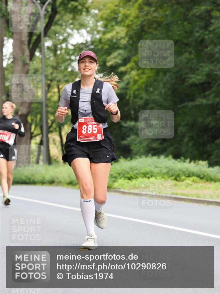 13.09.2026 - 21. swb-Marathon Bremen TobiasT http://msf.ph/oto/10290826 13.09.2026 12:32:30 Laufen 2118, 885, 21, 026 meine-sportfotos.de