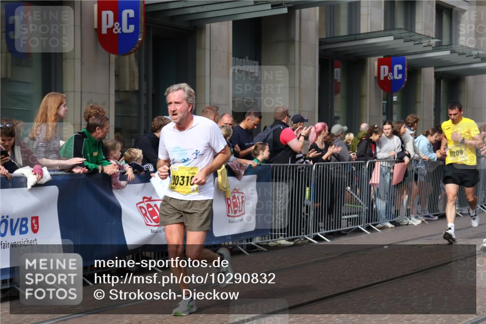 13.09.2026 - 21. swb-Marathon Bremen Strokosch-Dieckow http://msf.ph/oto/10290832 13.09.2026 10:45:23 Ziel 10352, 10464, 10536, 10541, 10583, 10987, 11015, 11063, 11088, 11209, 11232, 11279, 11559, 11749, 11762, 11845, 12033, 12069, 12087, 12290, 12355, 13532, 13595, 13628, 10096, 10143, 10214, 10318, 10398, 10866, 11020, 11232, 11396, 11478, 11695, 11835, 12054, 12475, 12534, 13591 meine-sportfotos.de