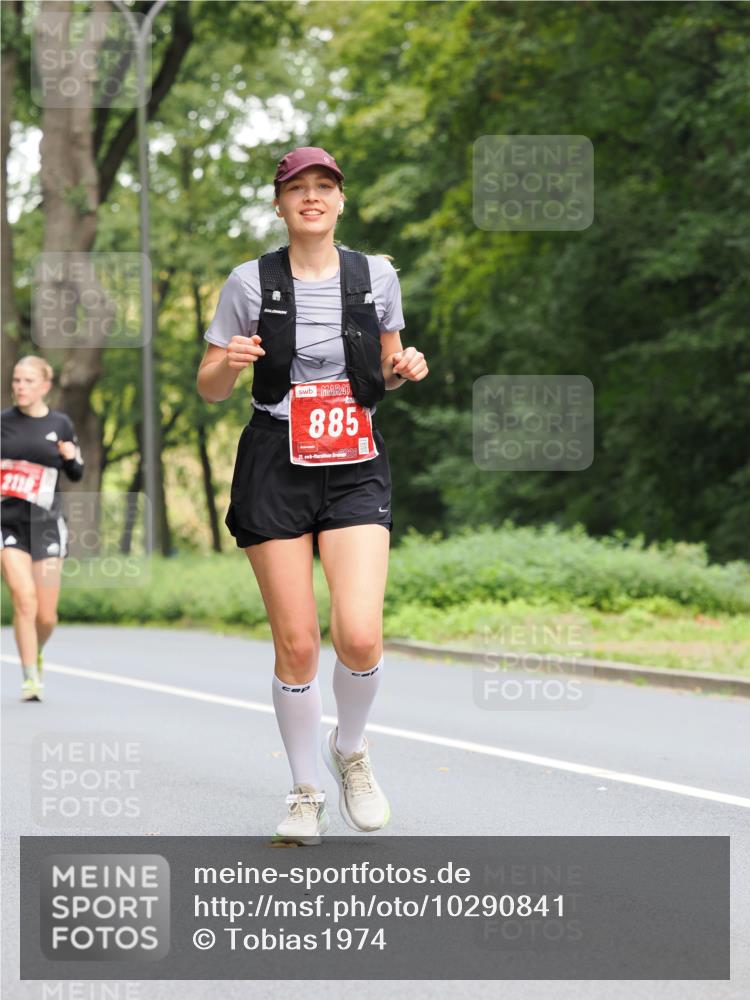 13.09.2026 - 21. swb-Marathon Bremen TobiasT http://msf.ph/oto/10290841 13.09.2026 12:32:30 Laufen 2115, 885, 126 meine-sportfotos.de