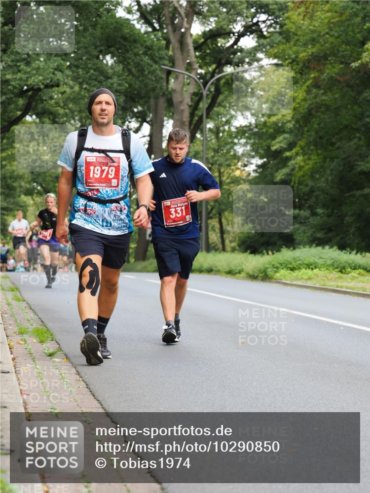 13.09.2026 - 21. swb-Marathon Bremen TobiasT http://msf.ph/oto/10290850 13.09.2026 12:32:37 Laufen 1979, 331 meine-sportfotos.de