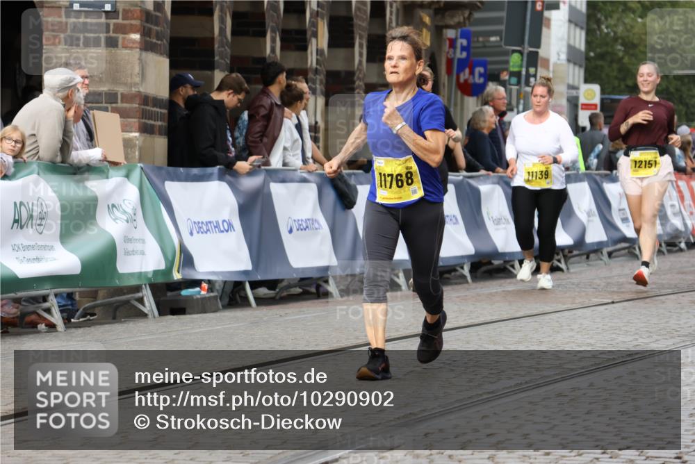 13.09.2026 - 21. swb-Marathon Bremen Strokosch-Dieckow http://msf.ph/oto/10290902 13.09.2026 11:16:15 Ziel 10474, 10665, 10900, 11217, 11307, 11549, 11613, 11778, 11897, 11940, 12046, 12306, 10242, 11181, 11200, 11274, 11385, 11573, 12057, 12539 meine-sportfotos.de